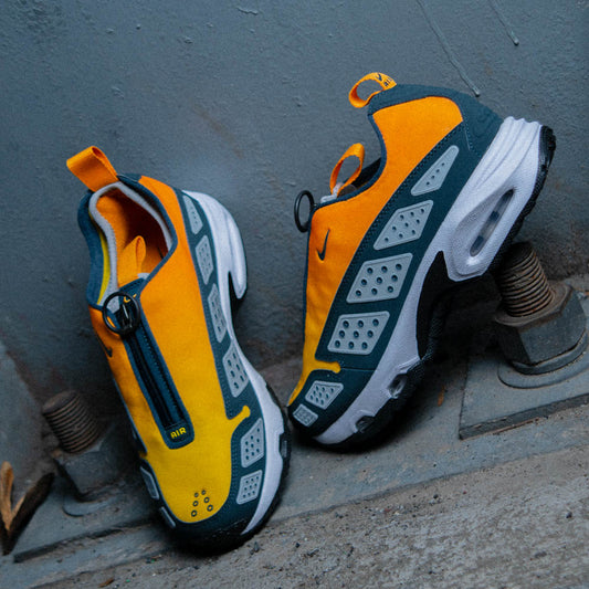 W NIKE AIR MAX SNDR / CANYON GOLD-DEEP OCEAN-LT SMOKE GREY