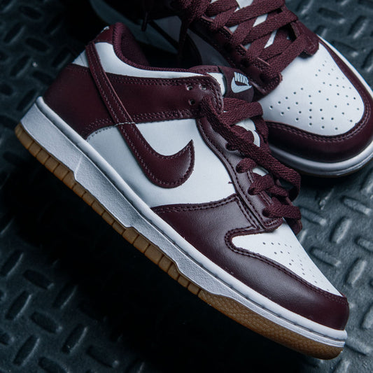 NIKE DUNK LOW BG / WHITE-BURGUNDY CRUSH-GUM LIGHT BROWN