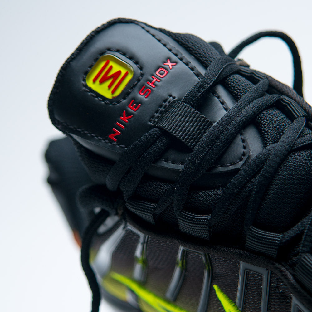 W NIKE SHOX TL / BLACK-BLACK-VOLT-FIRE RED