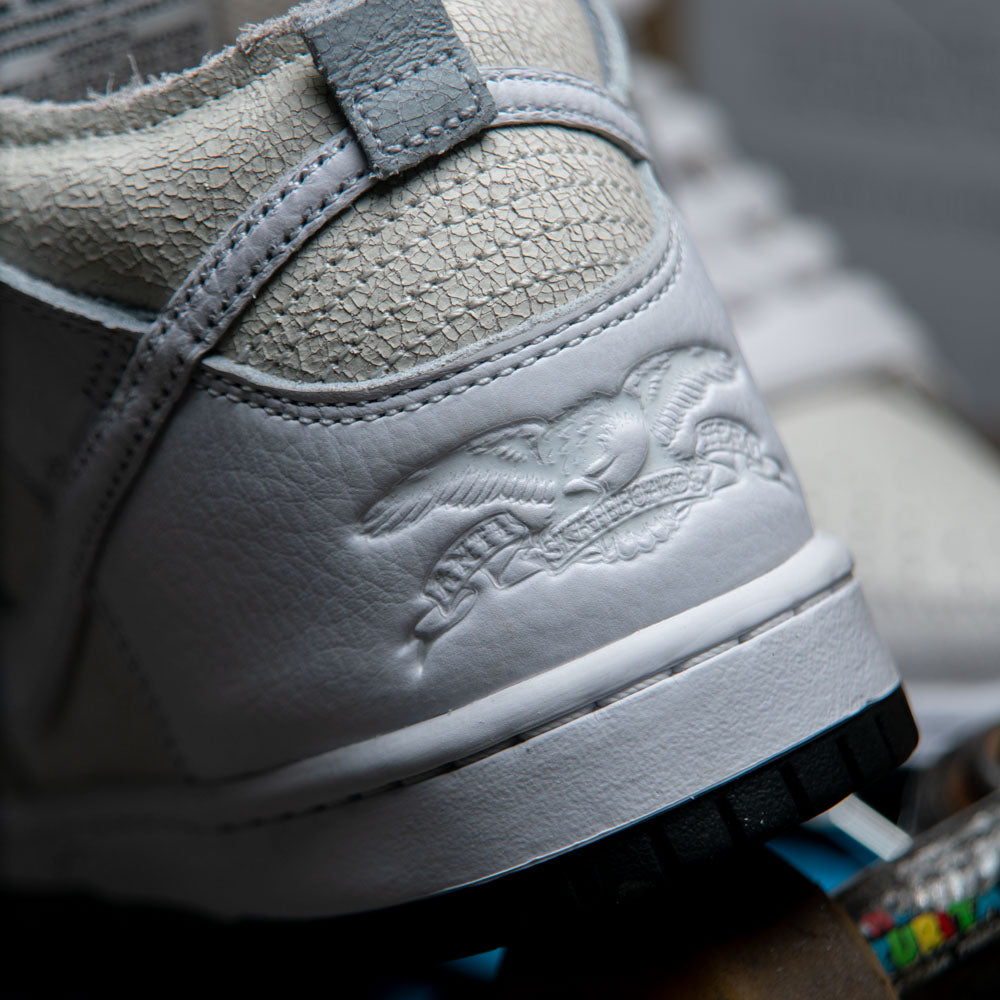 NIKE SB DUNK HIGH QS / WHITE-WHITE-BLACK