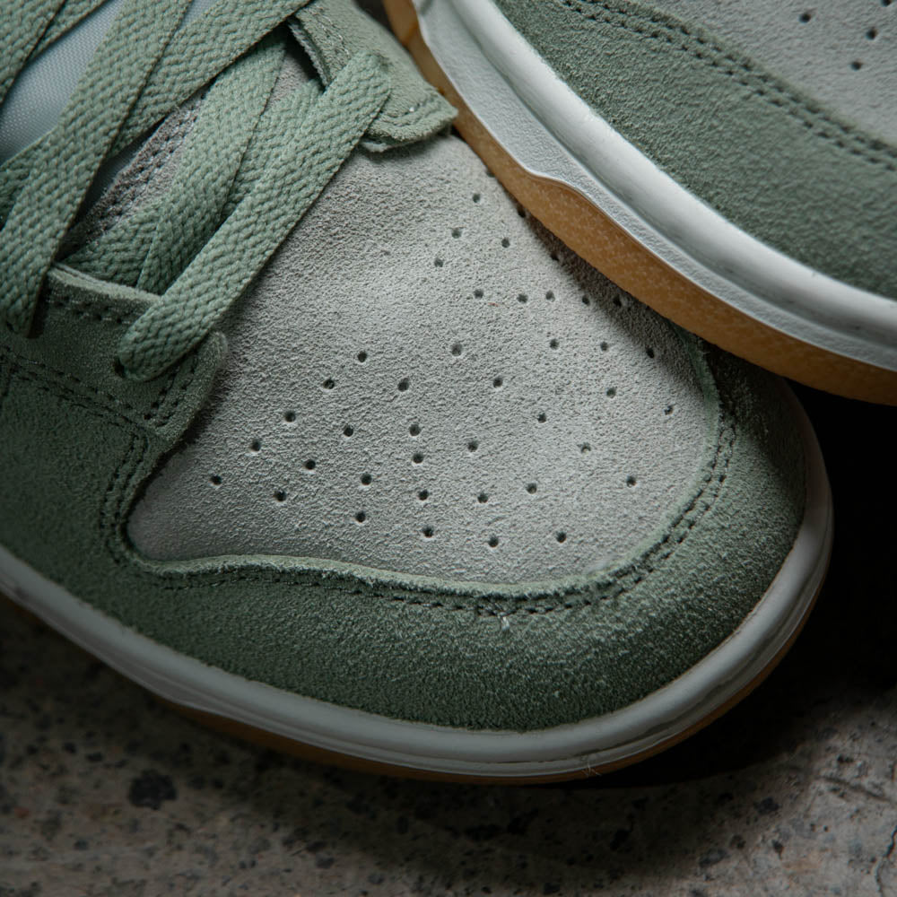 NIKE DUNK LOW RETRO SE / JADE HORIZON-SUMMIT WHITE-LIGHT SILVER