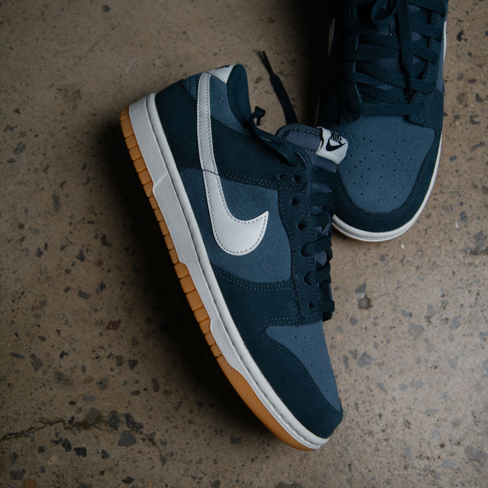 NIKE DUNK LOW RETRO SE / ARMORY NAVY-SUMMIT WHITE-MONSOON BLUE