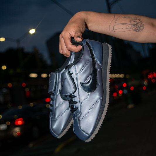 NIKE CORTEZ LTR SE / MTLC COOL GREY-BLACK-GUM DARK BROWN