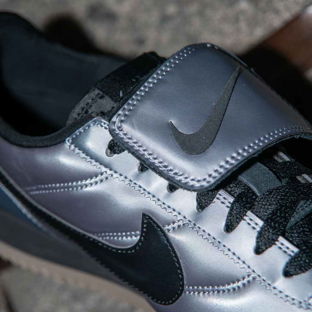 NIKE CORTEZ LTR SE / MTLC COOL GREY-BLACK-GUM DARK BROWN