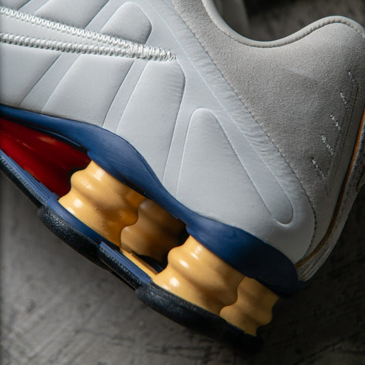 NIKE SHOX R4 PRM / PHANTOM-SAIL-LIGHT BONE-LT IRON ORE