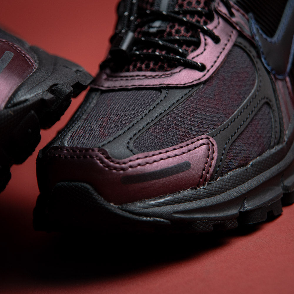 W NIKE ZOOM VOMERO 5 / BURGUNDY CRUSH-BLACK-MIDNIGHT NAVY-BLACK