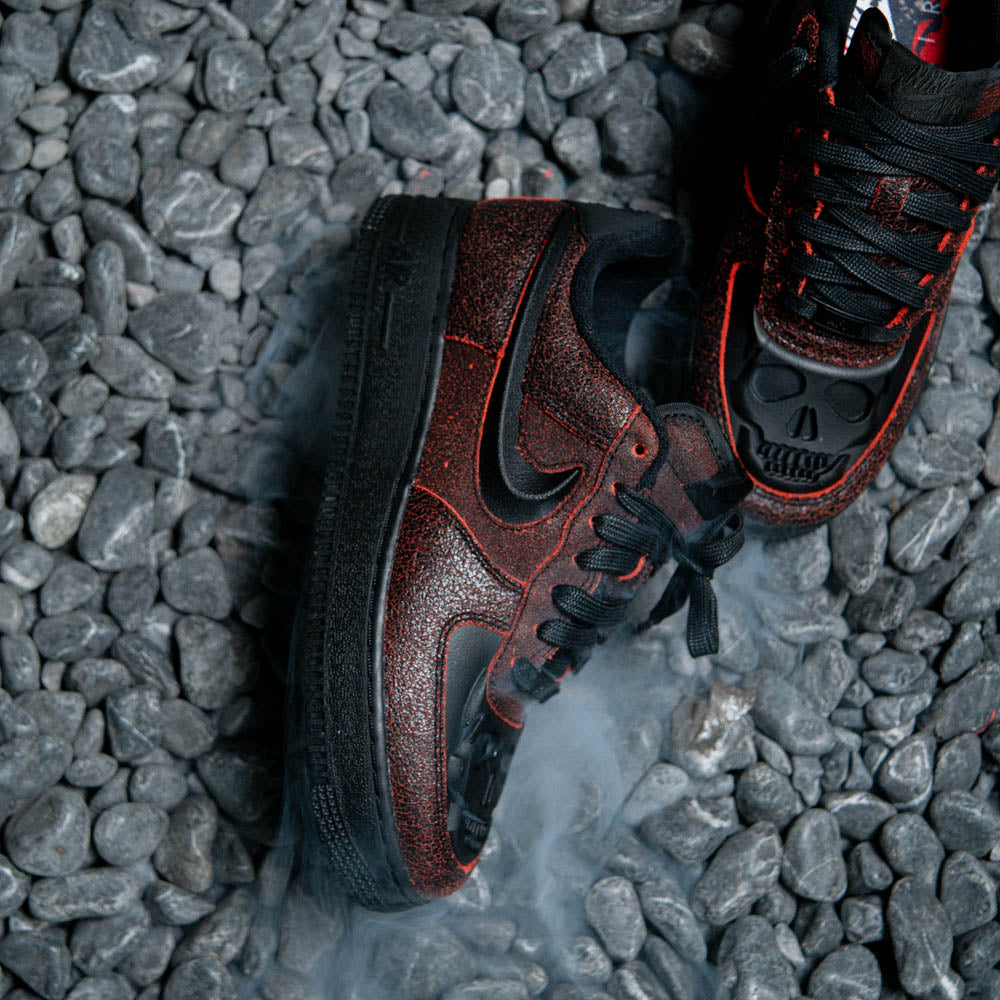 AIR FORCE 1 RETRO HWN QS / BLACK-BLACK-CRIMSON