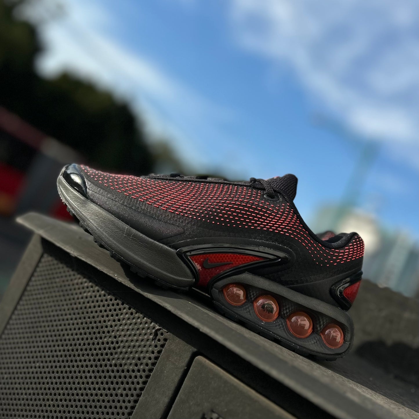 AIR MAX DN ES / BLACK-BLACK-BRIGHT CRIMSON