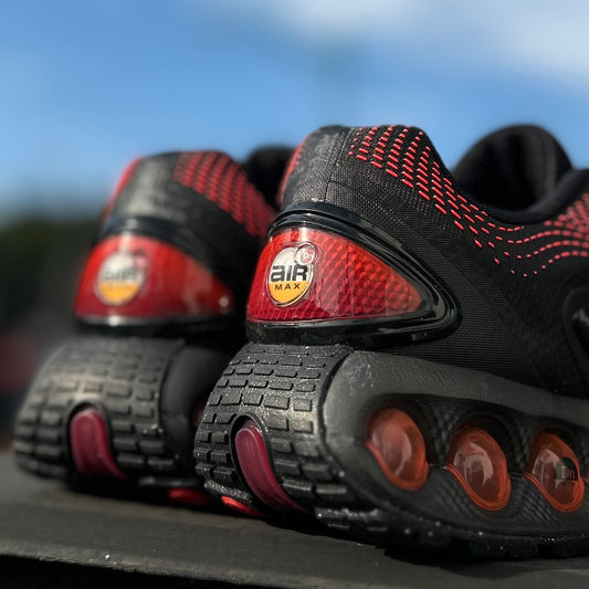 AIR MAX DN ES / BLACK-BLACK-BRIGHT CRIMSON