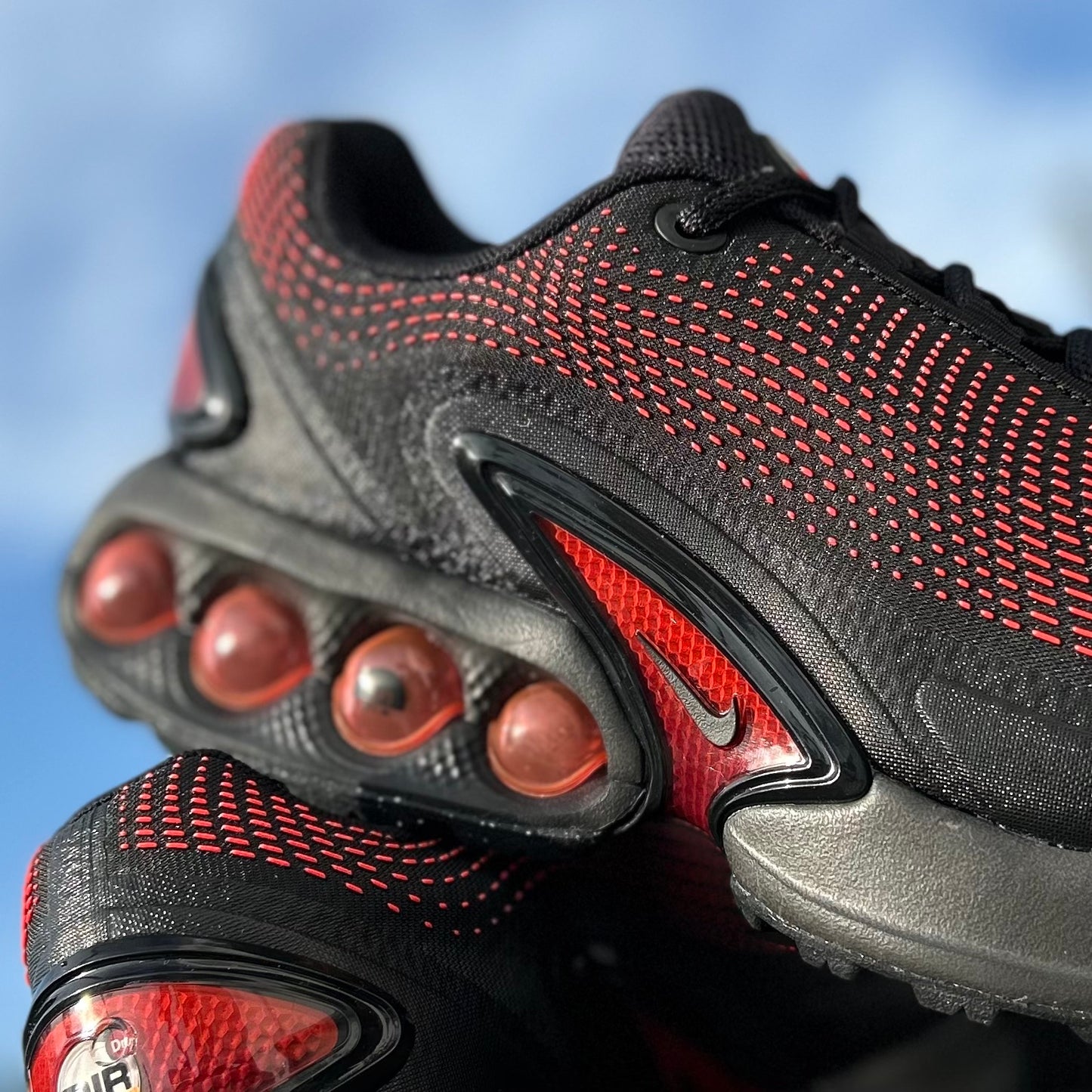 AIR MAX DN ES / BLACK-BLACK-BRIGHT CRIMSON