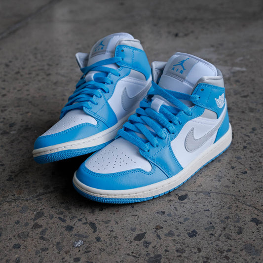 WMNS AIR JORDAN 1 MID / DK POWDER BLUE-NEUTRAL GREY-WHITE-SAIL