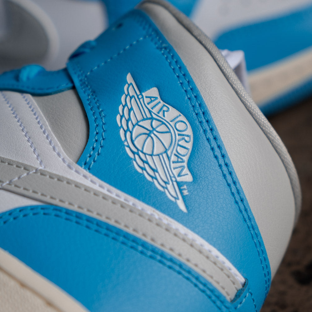 WMNS AIR JORDAN 1 MID / DK POWDER BLUE-NEUTRAL GREY-WHITE-SAIL