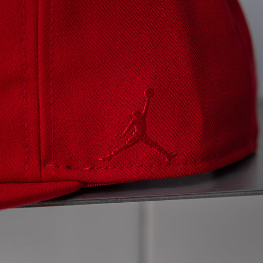 U J PRO CAP S FB BR SNKR PTCH / GYM RED