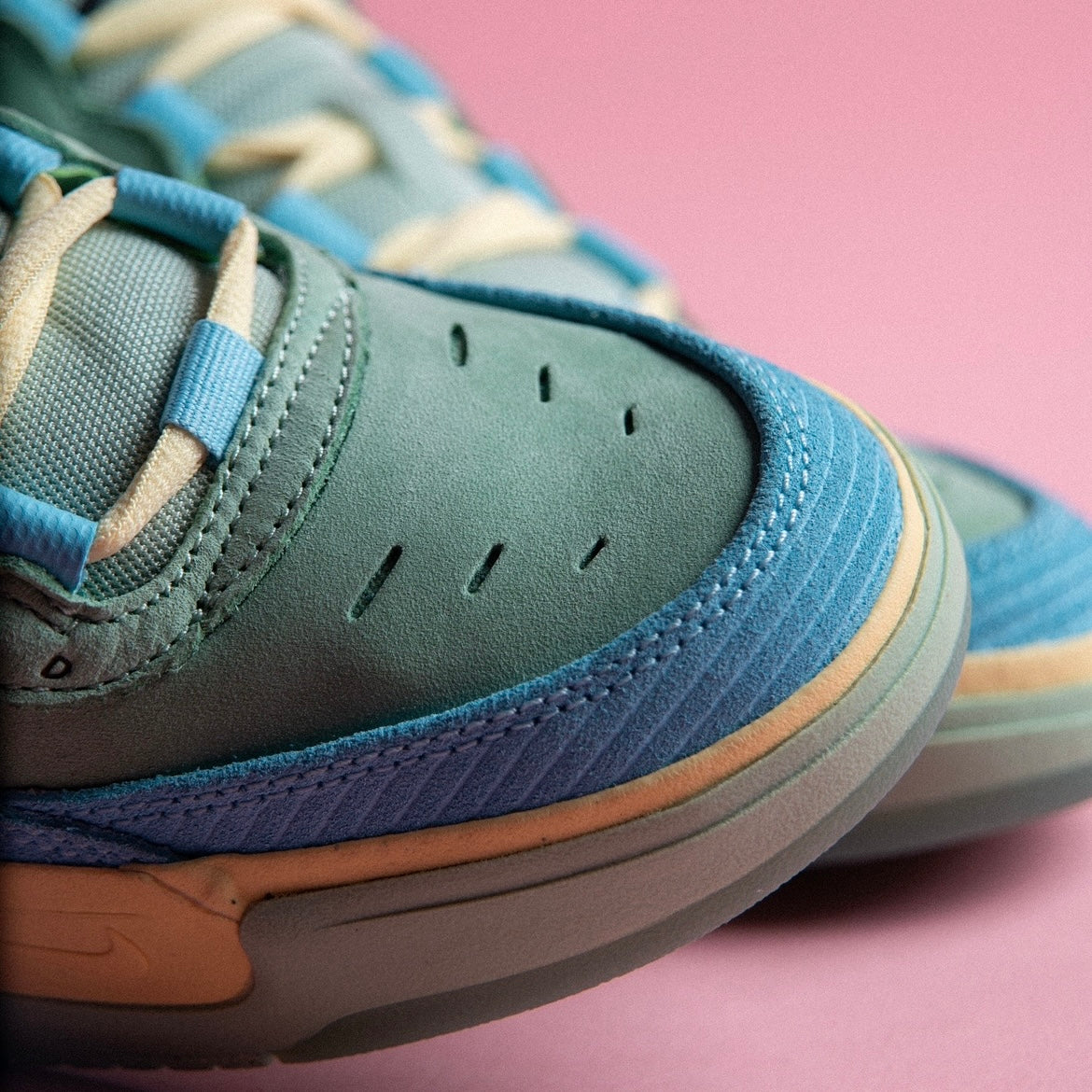 NIKE AIR MAX ISHOD QS / BLUE GAZE-LT ARTIC PINK-ENAMEL GREEN